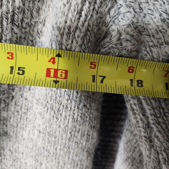 Endless Rose Cropped Gray Women's Sweater Sz. Small - Picture 11 of 11